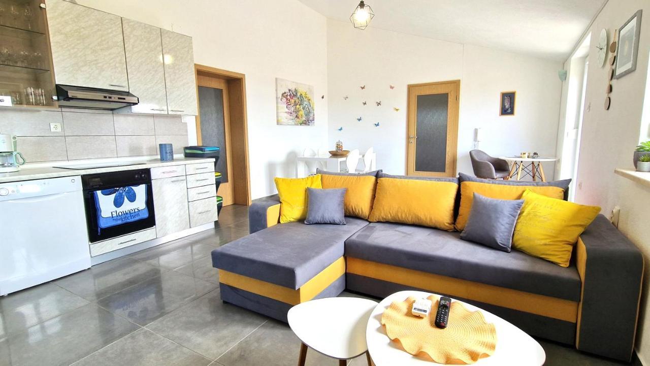 Apartment Goran Krk Town Exterior photo