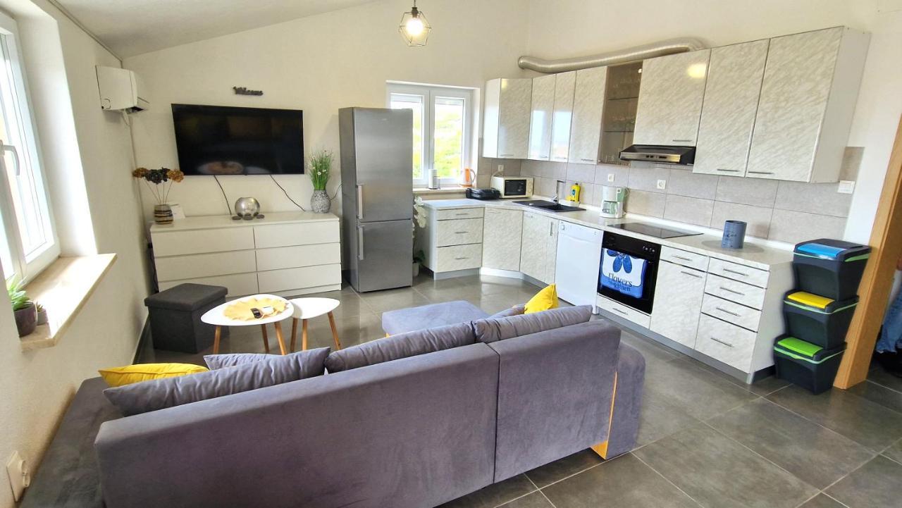 Apartment Goran Krk Town Exterior photo