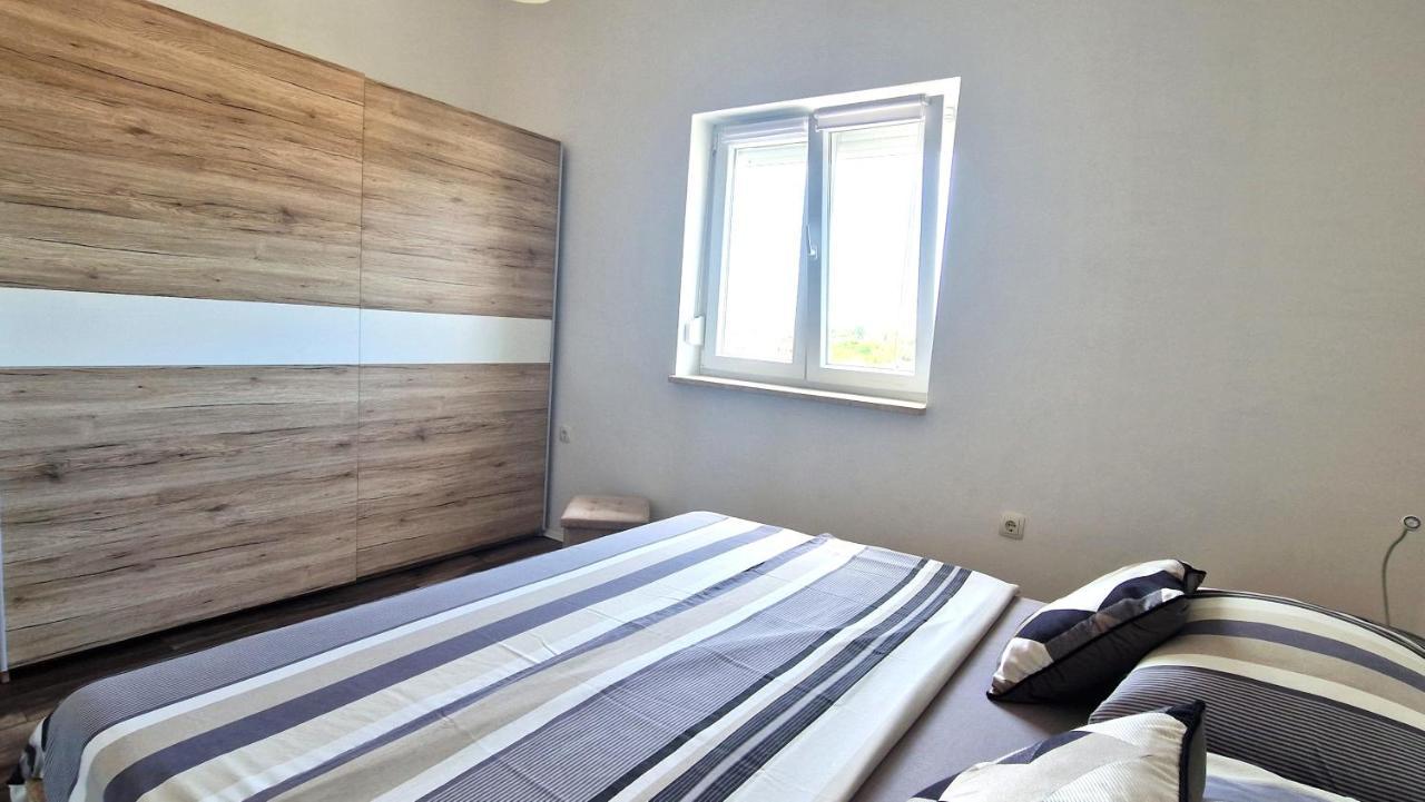 Apartment Goran Krk Town Exterior photo